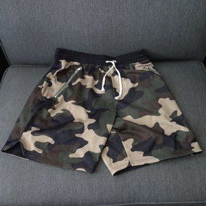 Elwood Camo Size M Shorts with Zipper Pockets 100% Polyester Made in China